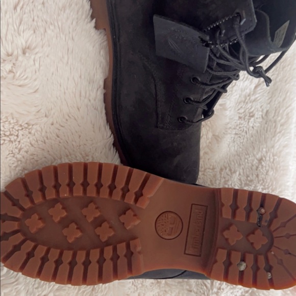 Gear up for a long hike in the Timberland ankle boot! Waterproof and durable. - Picture 2 of 2